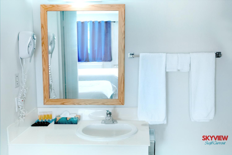 Bathroom 5, Swift Current Thriftlodge, Division No. 8