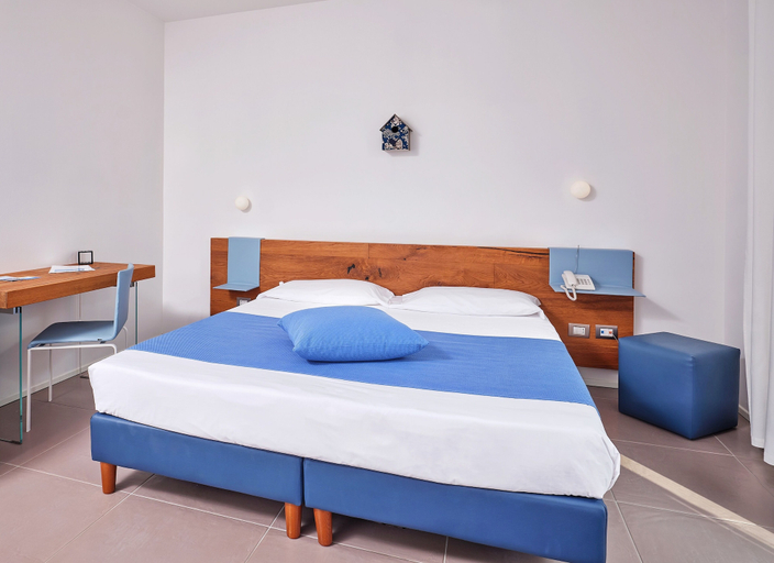 Room 2, Hotel with panoramic swimming pool in porto San Paolo, Olbia-Tempio