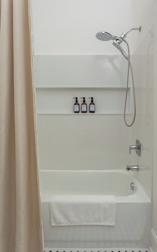 Bathroom 3, The Harriss, Wilson