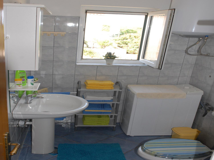 Bathroom, Holiday Home in Veli Rat near Saharun, Sali