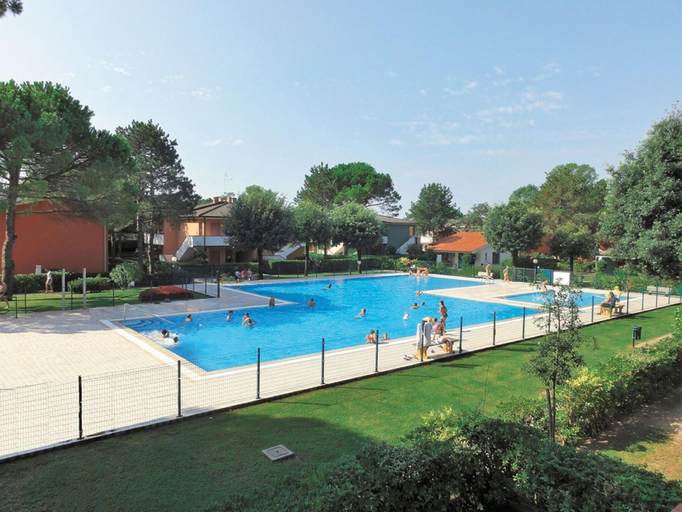 Swimming pool 3, Villa with shared pools and garden, Venezia