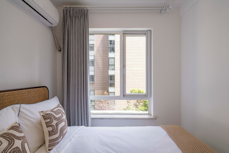 Room 5, Tyms Stylish 3BR 2BA Apt Xujiahui Shops, Shanghai
