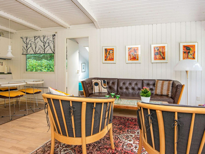 Food & Drinks, Tranquil Lakeside Retreat in Ry-By Traum, Skanderborg