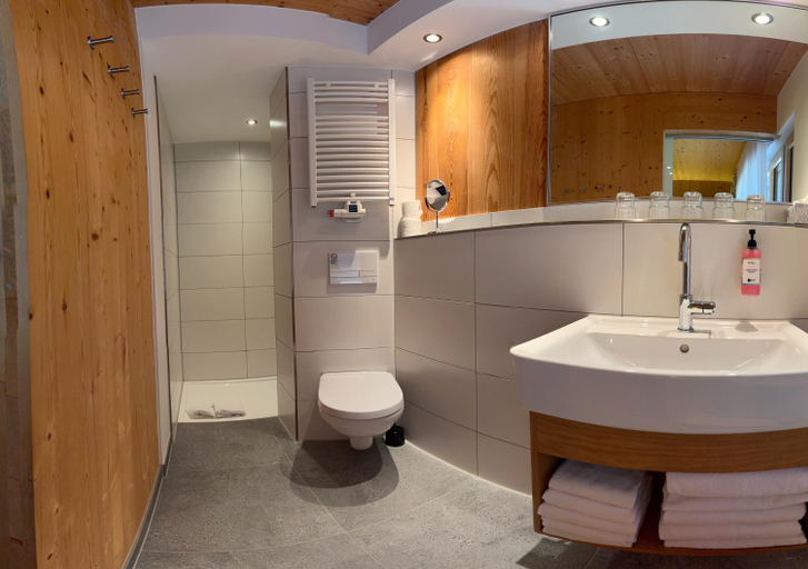 Bathroom 5, Okohotel aus Holz Alea Eco, Pfaffenhofen an der Ilm