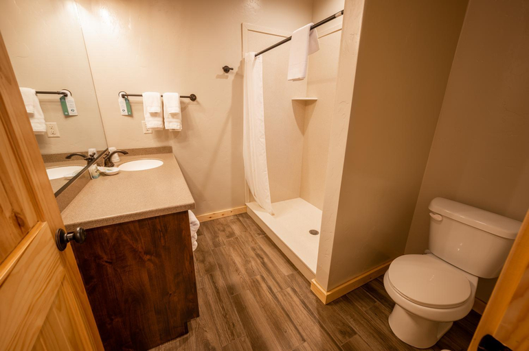 Bathroom 5, Bryce Canyon Inn, Garfield