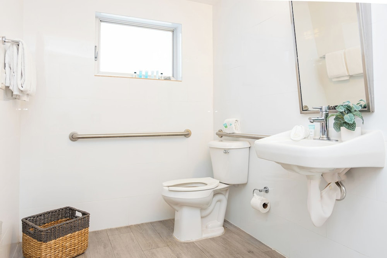 Bathroom 3, Beachside All Suites Hotel, Miami-Dade