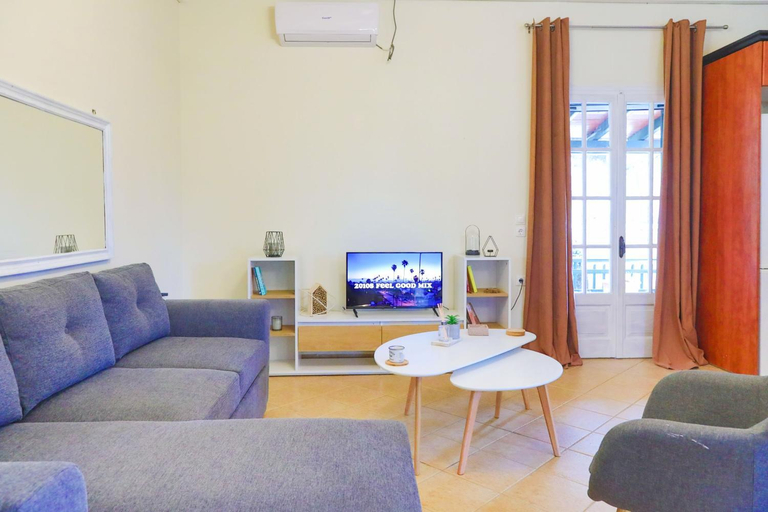 Shared lounge/TV area