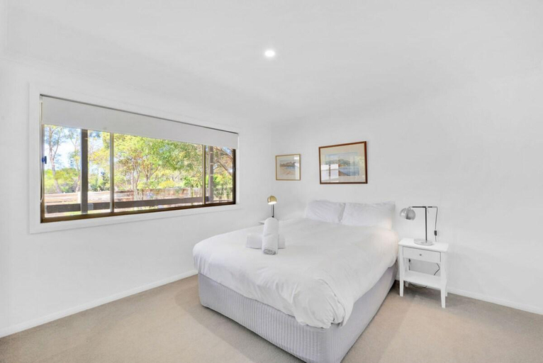 Bedroom 2, Lillybell Beach Retreat-Binalong Bay, Break O'Day