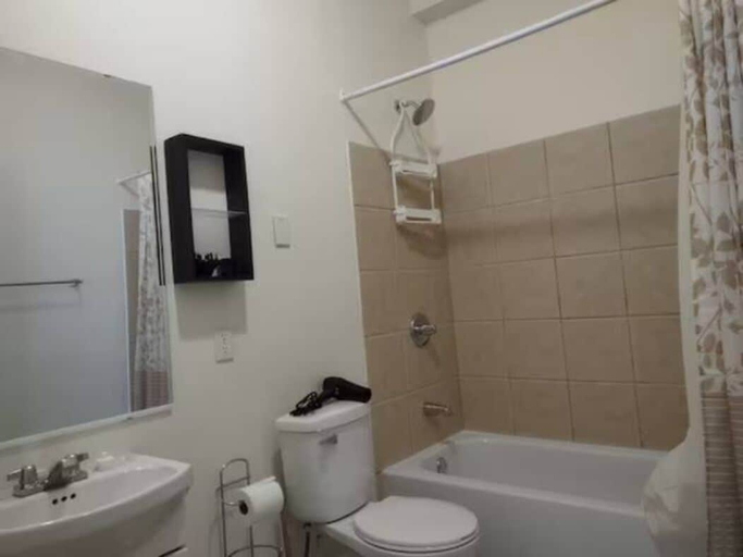 Bathroom 3, Jelly Bean 1, Division No. 1