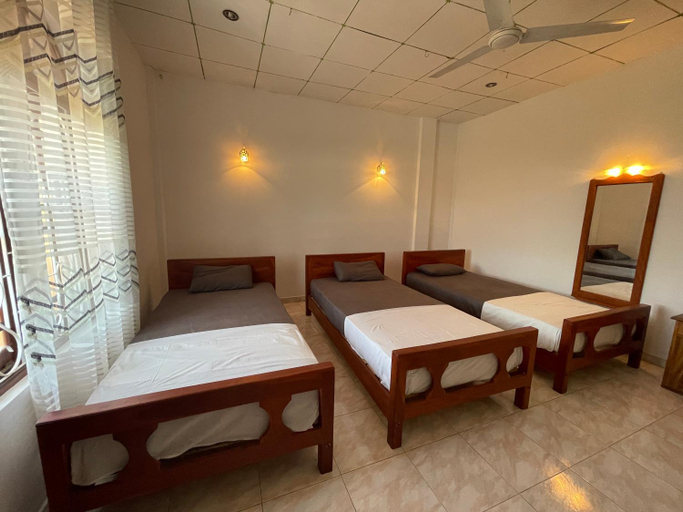 Bedroom 2, Hotel Grand View, Thissamaharama