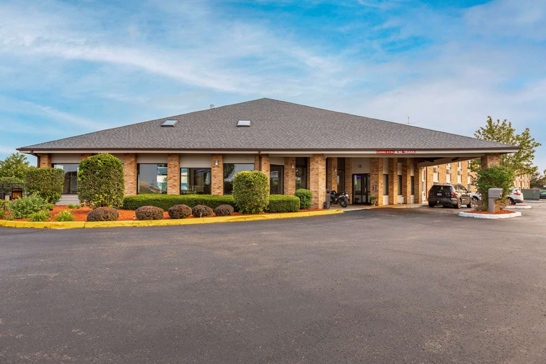 Exterior & Views 1, Rodeway Inn Coopersville, MI, Ottawa