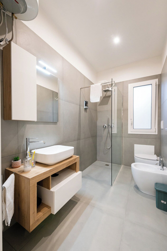 Bathroom 4, White Houses Apartments, Ragusa