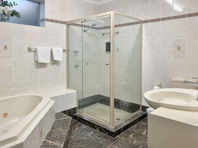 Bathroom 3, 2-Bedroom Apartment -Laman Lodge, Unit 5, Port Stephens