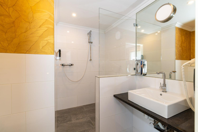 Bathroom 2, Corso, Zimmer & Cafe, Hotel Garni, Wien Umgebung
