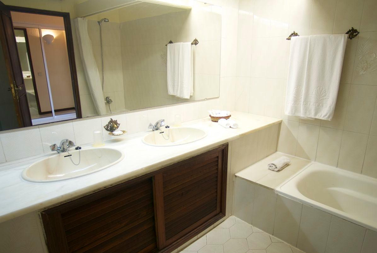 Bathroom, Vale Do Garrao Villas, Loulé