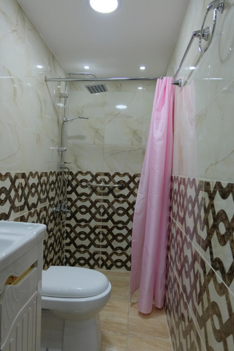 Bathroom 5, Petra Guests Hotel, Wadi Musa