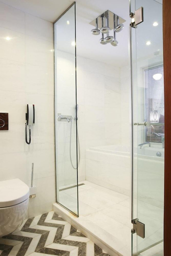 Bathroom 5, The Arkin Colony Hotel
