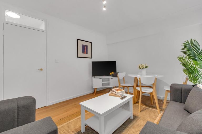 Others 5, One Bed Mansion House Apartment in Queens Quay, London