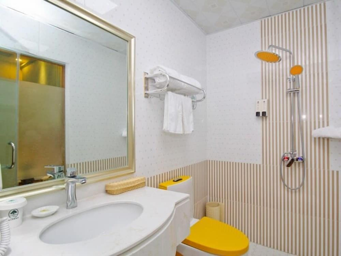 Bathroom 3, GREENTREE INN HEFEI BAOHE DISTRICT SOUTH RAILWAY STATION DAMO SQAURE HOTEL, Hefei