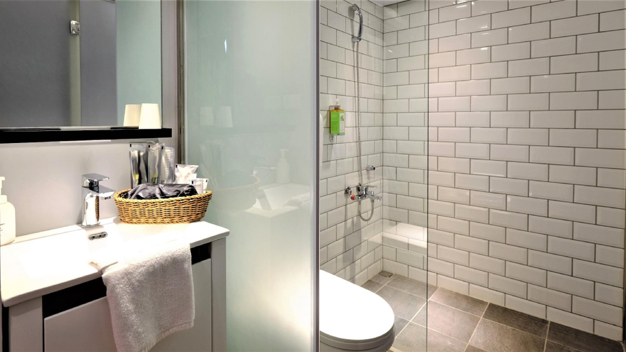 Bathroom 5, DDINN Hotel, Taichung