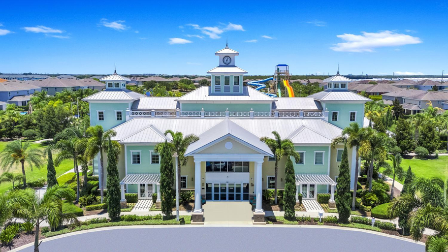 Exterior & Views