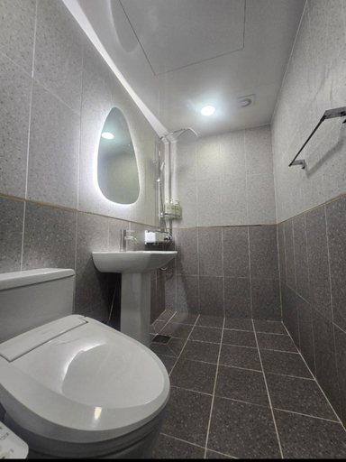 Bathroom 5, Easy Stay Hotel in Sinan-dong, Gwangju, Buk