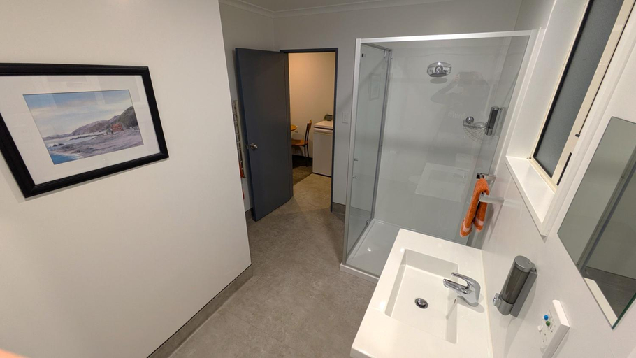 Bathroom 3, Admiral Court Motel, Kaikoura
