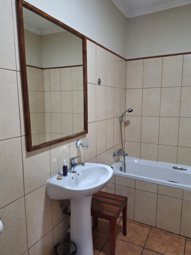 Bathroom 4, Cycas Guest House, Ehlanzeni