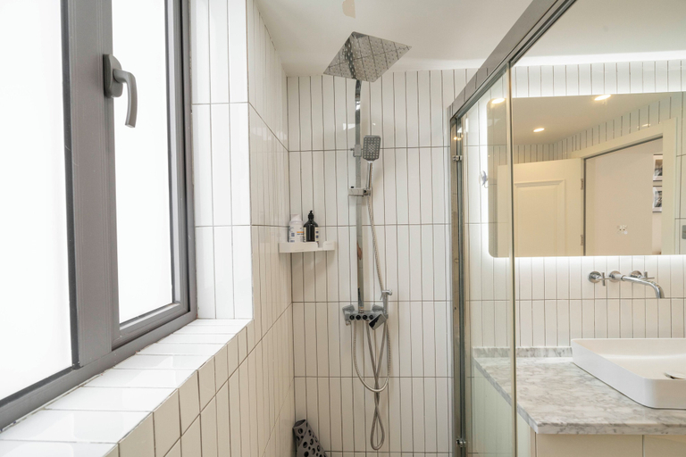 Bathroom 3, Book and Bed-People's Square, Shanghai