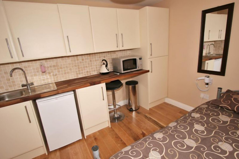 Others 5, Central Studios Tennyson Road by Roomsbooked, Gloucestershire