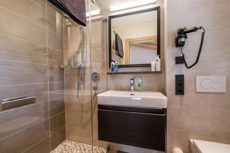 Bathroom 4, Chalet Stay near Krimml Waterfalls, Zell am See