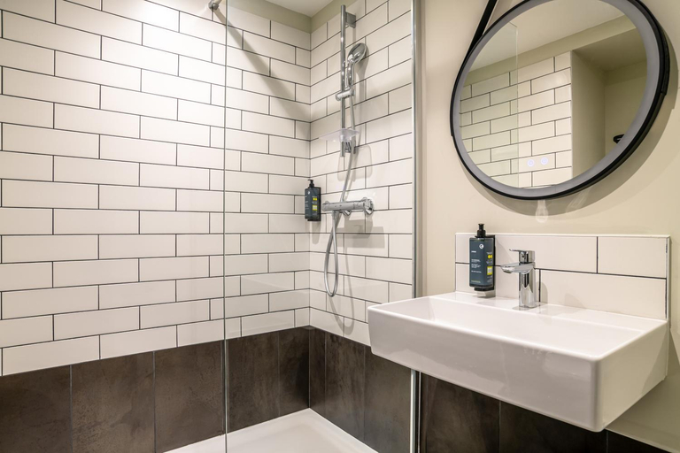 Bathroom 4, Ibis Bordeaux Nord Carbon Blanc, Gironde