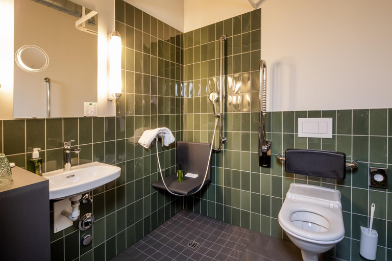 Bathroom 3, Aare Lodge Attisholz Self Check-in, Wasseramt