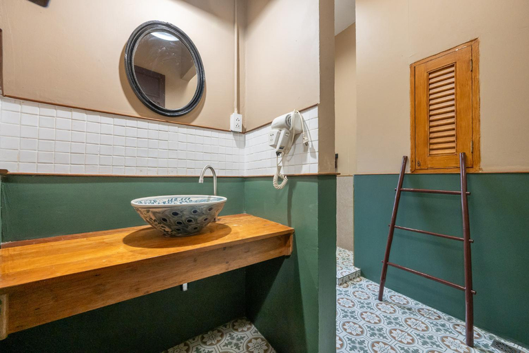 Bathroom 4, 103 - Bed and Brews, Samphantawong
