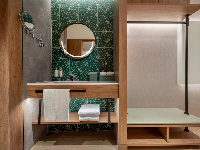 Bathroom 5, Holiday Inn BEIHAI SILVER BEACH by IHG, Beihai