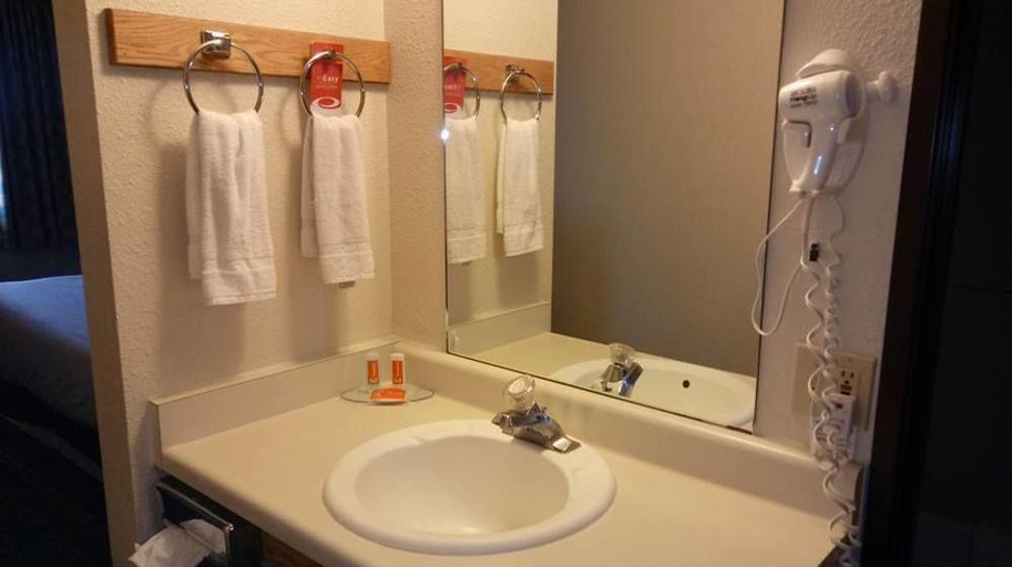 Bathroom 4, Econo Lodge La Junta, Otero