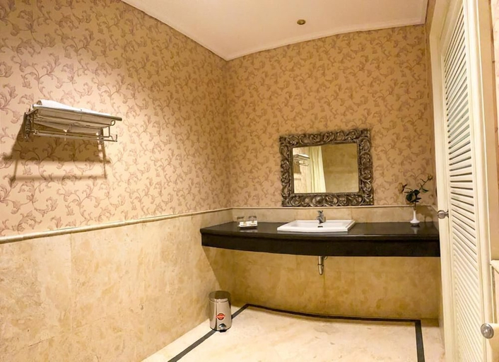 bathroom 6