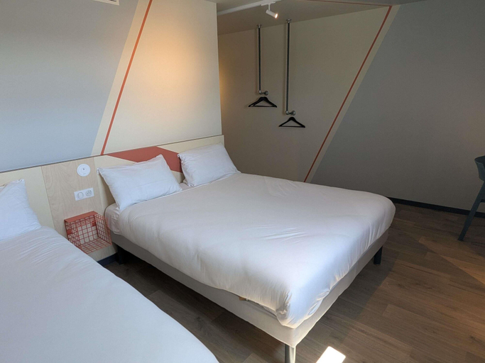 Bedroom 2, Ibis Budget La Rochelle Puilboreau, Charente-Maritime