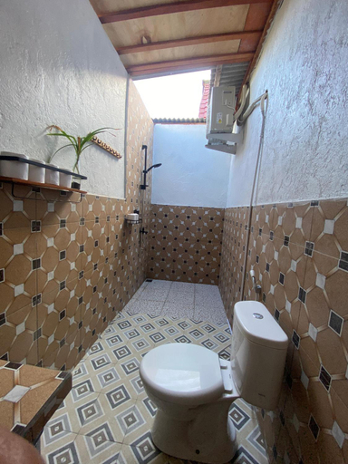 Bathroom 2, Alen's Stay&surf, Jembrana