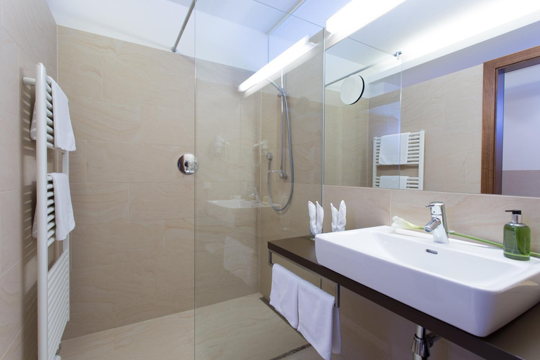 Bathroom 3, Hotel Rundeck, Landeck