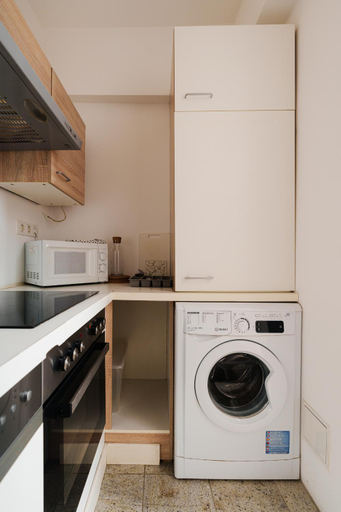 Others 5, Spacious Austrian Style Apartment close to City Center Landstraße, Wien