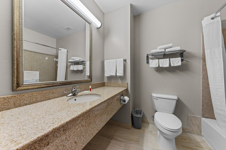 Bathroom 4, Days Inn by Wyndham Salado, Bell