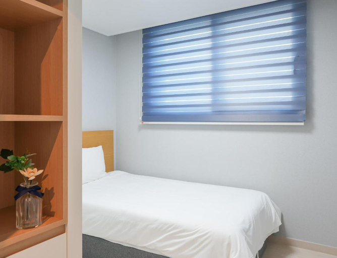 Bedroom 4, Yeosu First City Hotel, Yeosu