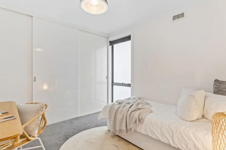 Bedroom 2, Lipscombe Mt Wellington view luxury house, Hobart