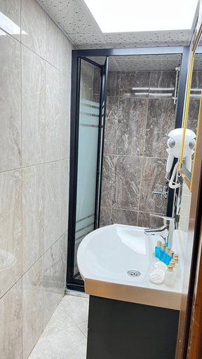 Bathroom 3, Taksim Crown Hotel, Beyoğlu