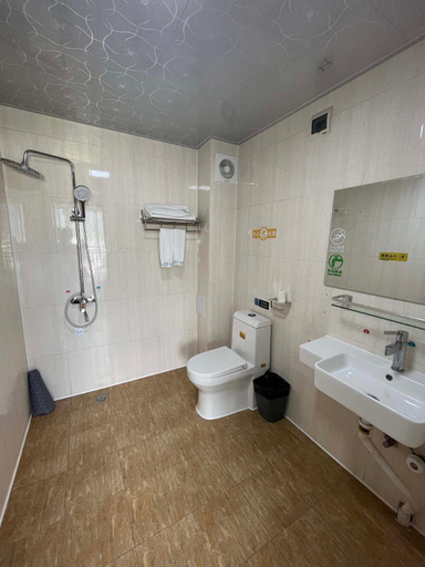 Bathroom 4, Singing River climber’s house Yangshuo, Guilin