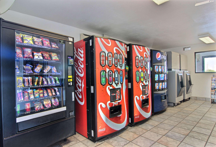 Food & Drinks 5, Motel 6 Lubbock, Lubbock