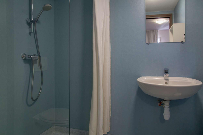 Bathroom 4, The Originals Access, Hôtel Cholet Gare, Maine-et-Loire