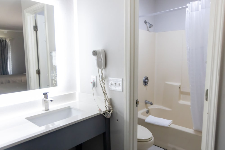 Bathroom 3, Quality Inn Carrollton, Carroll