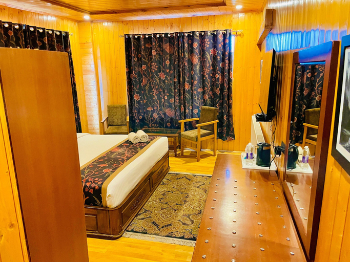 Room 3, Hotel Marina by Stay Pattern, Baramulla